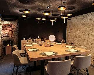 Salle privée avec table